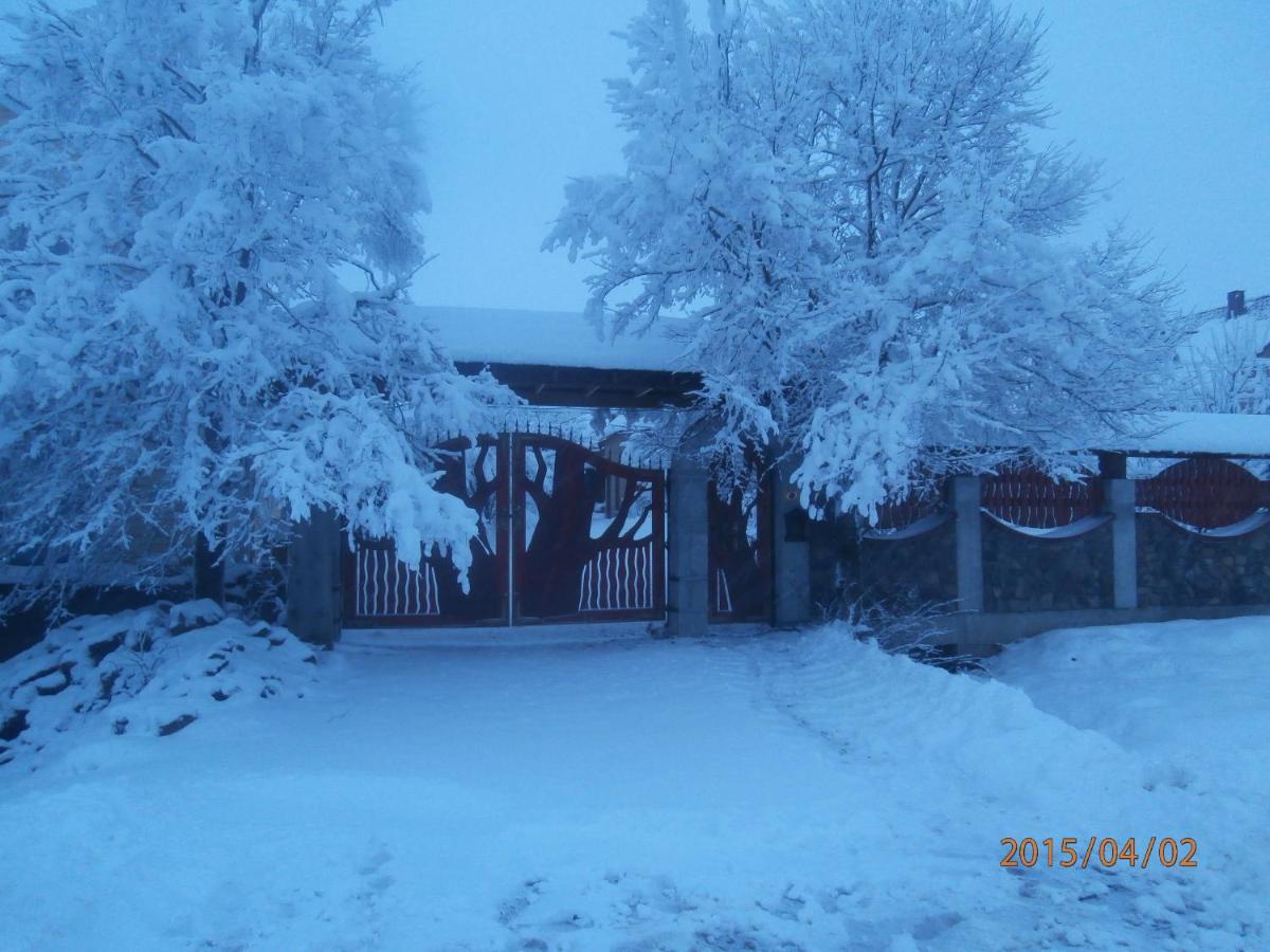 Karpatskiy Domyk อีสกี ภายนอก รูปภาพ